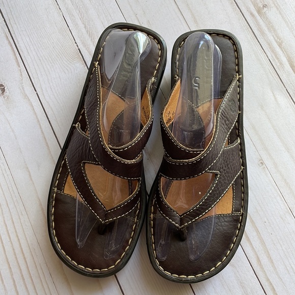 Born Size 7 Brown Flip Flops. Great Condition. - Picture 2 of 4